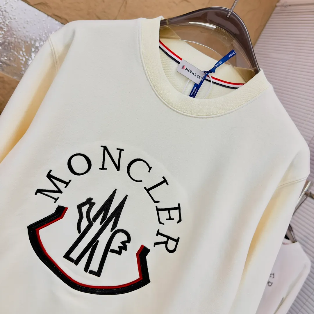 ： 🤳𝐌𝐎𝐍𝐂𝐋𝐄𝐑 ：☑️ 440 👕 ：☑️ 1*1 。🔜 。 ：☑️ 3D ，🇧🇫 1：1 。 ， ， ！🇲🇩 ！ Size：☑️S 〰️M 〰️L 〰️XL 〰️XXL